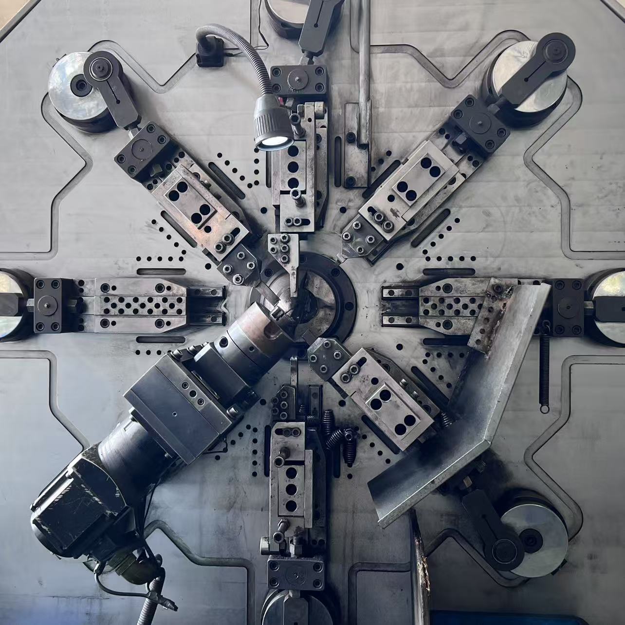 Spring forming machine Spring forming machine